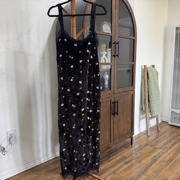 NWOT ASOS DESIGN Curve embroidered velvet midi slip dress with lace trim - Picture 5 of 8